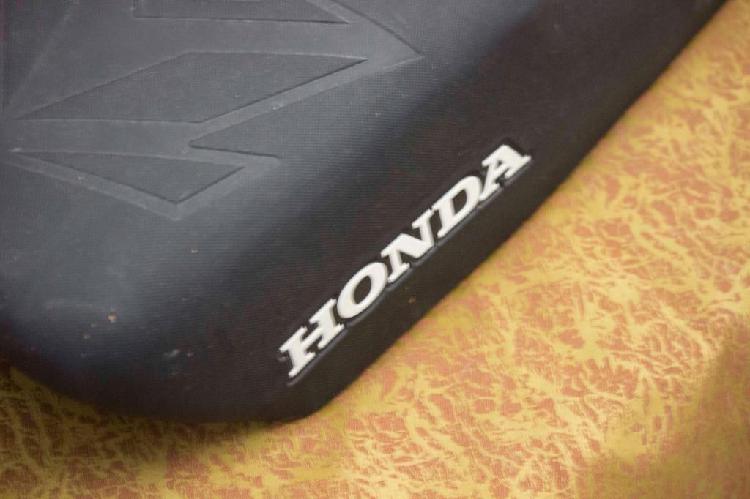 Vendo sillin de Honda 250 sahara, le sirve a tu proyecto