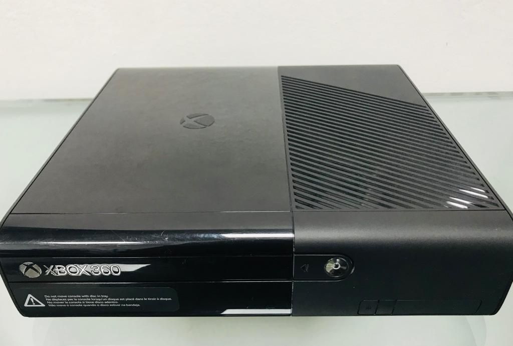 Xbox 360 E,250gb Super Slimcontrolaccesorios2 Juegos,9/10