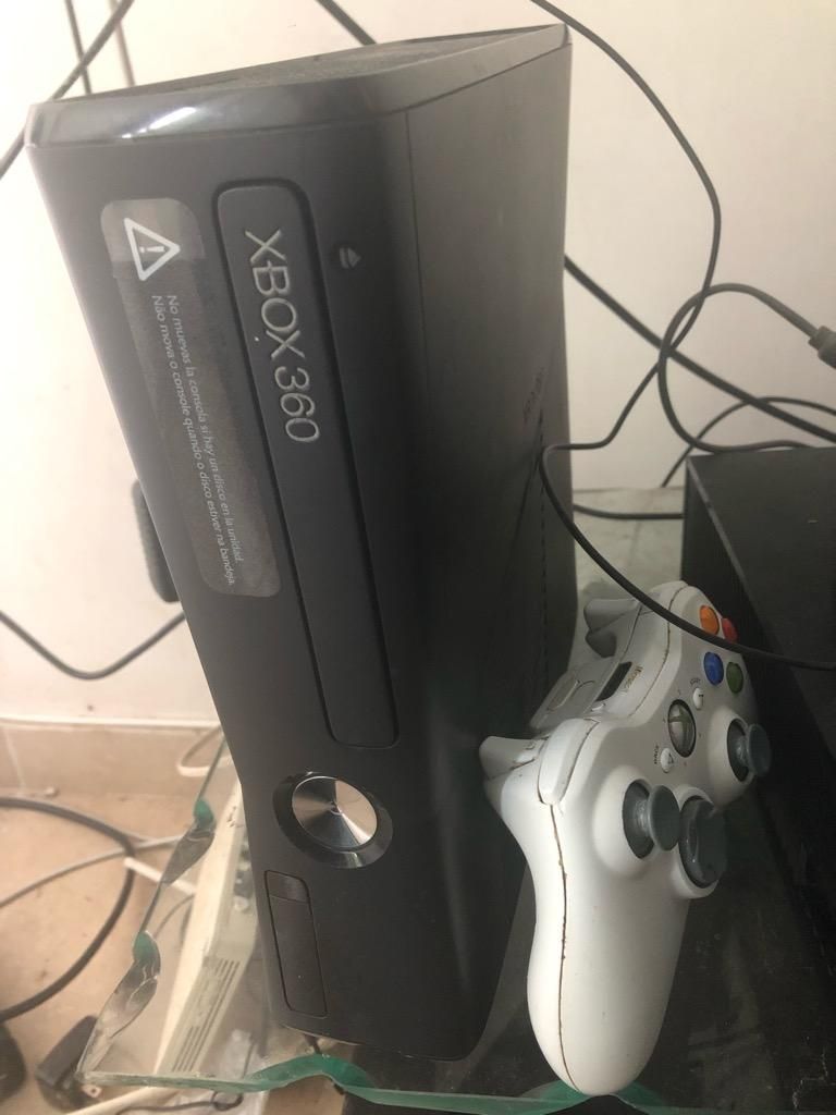 Xbox 360 Slim 5.0 con 70 Juegos Integrad