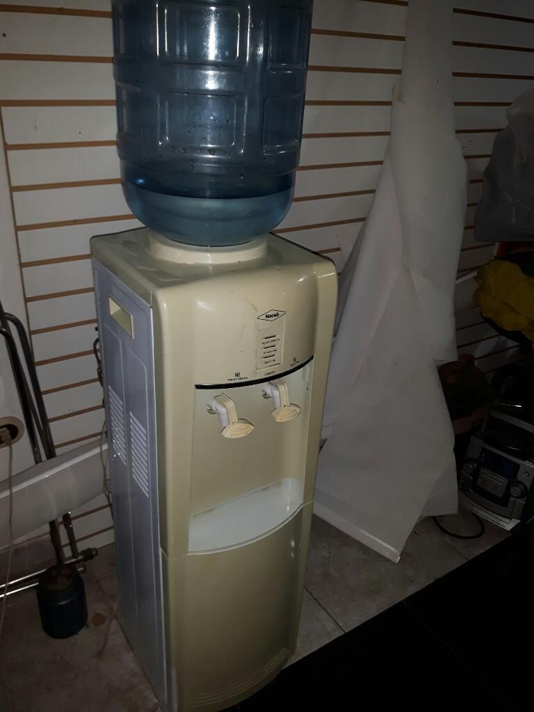 Dispensador de Agua Fría Helada Y Agua C