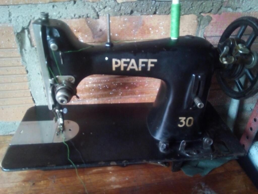 Maquina de Coser Pfaff 30