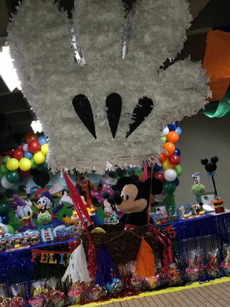 Piñata Y Caja de Regalos Mickey Mouse