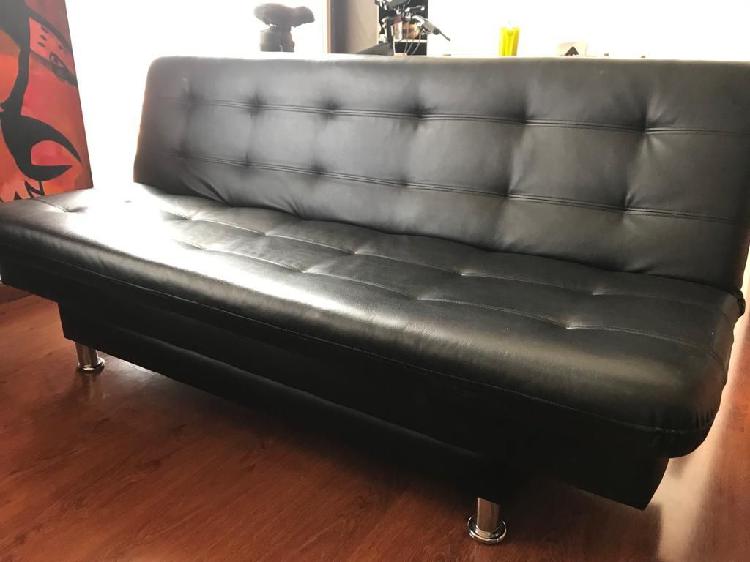 JUEGO DE SOFA CAMA Y SILLA RECLINABLE EN CUERO NEGRO