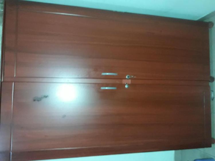 SE VENDE ARMARIO GRANDE DE MADERA EN EXCELENTE ESTADO 200000