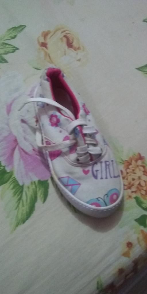 Vendo Zapatos de Niña Talla 29