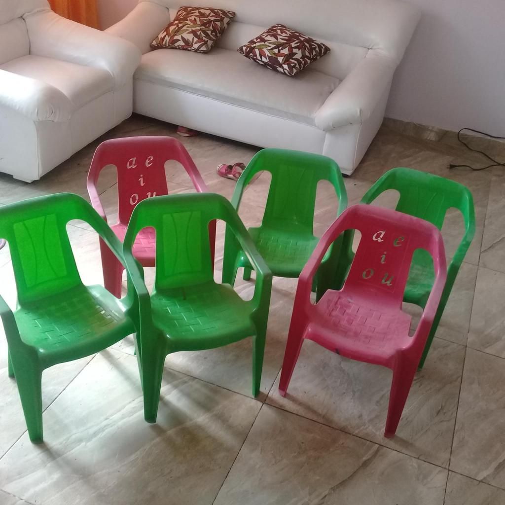 SILLAS VANYPLAST INFANTILES USADAS BUEN ESTADO