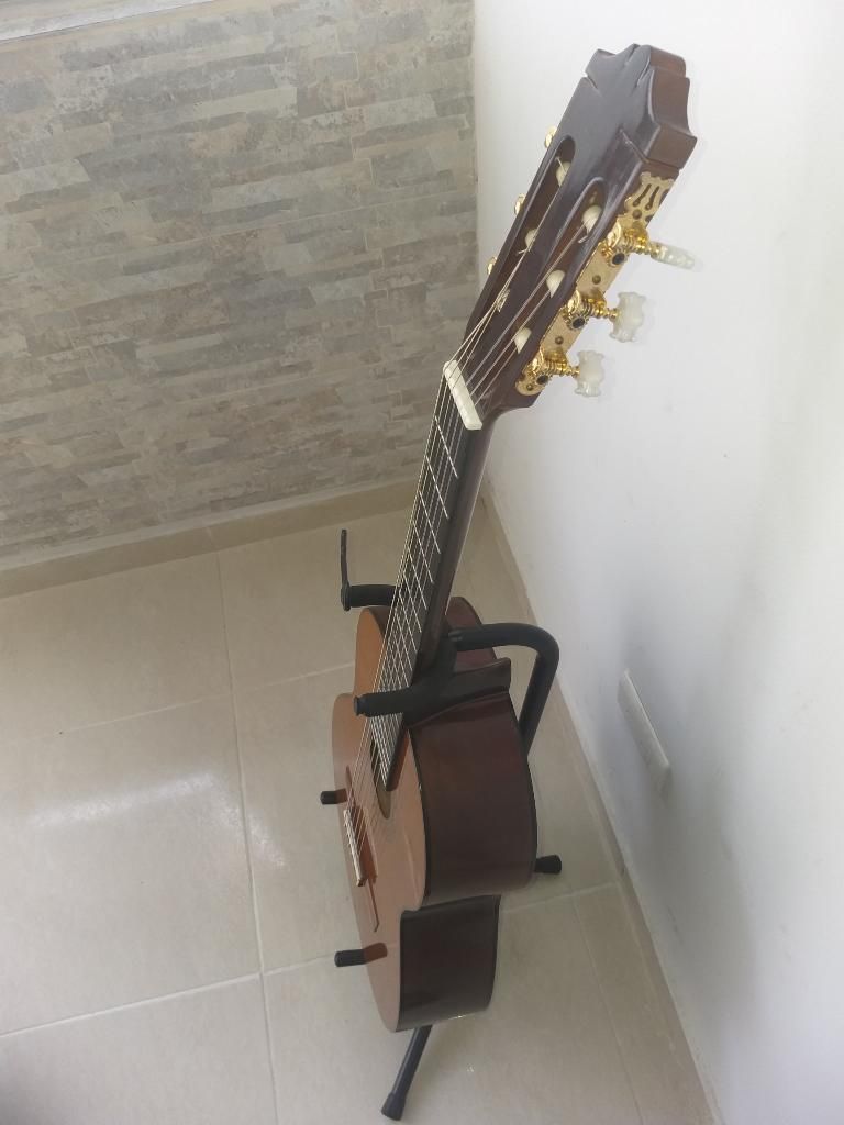 Guitarra Yamaha Cg 130a