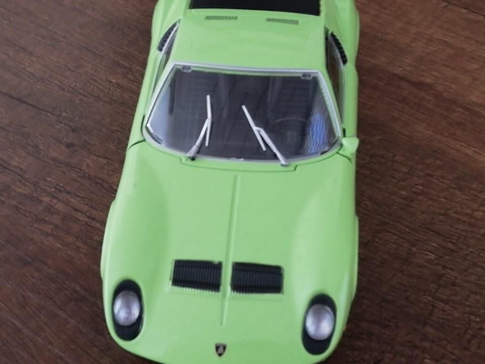 Carro de Escala Lamborghini Miura escala 1:24