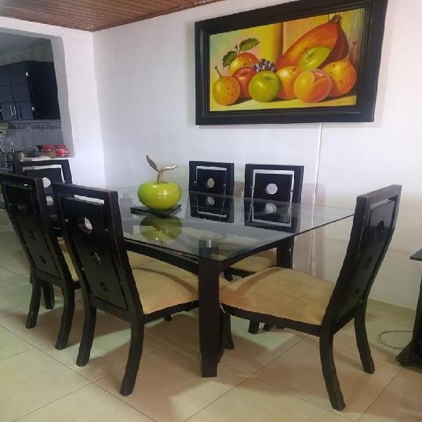 JUEGO DE COMEDOR EN MADERA ROBLE