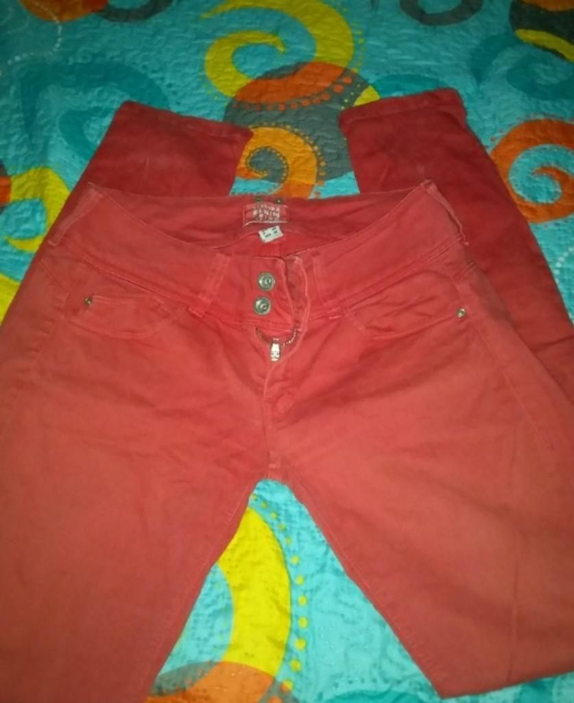 Jeans Rojo Marca Bershka