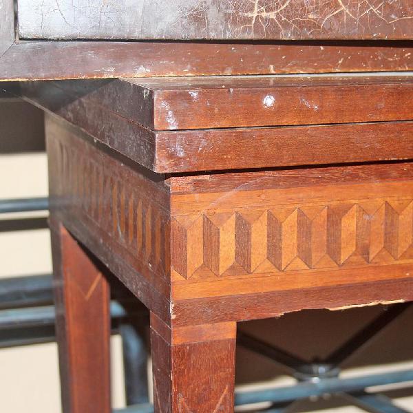 Mesa para Juegos Insertos Laterales Decorativos en Madera