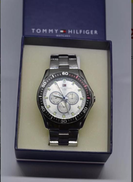 Reloj Tommy original 100 En Acero inoxidable en caja muy