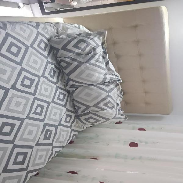 Vendo Cama Moderna