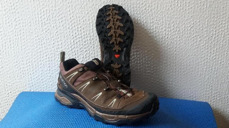 Zapatillas para trekking marca Salomon 85