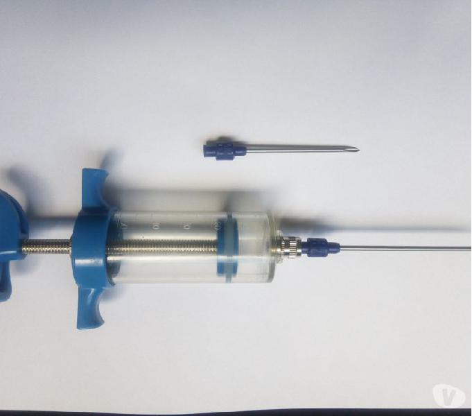 Jeringa 50 c.c. con dos agujas para inyectar condimentos