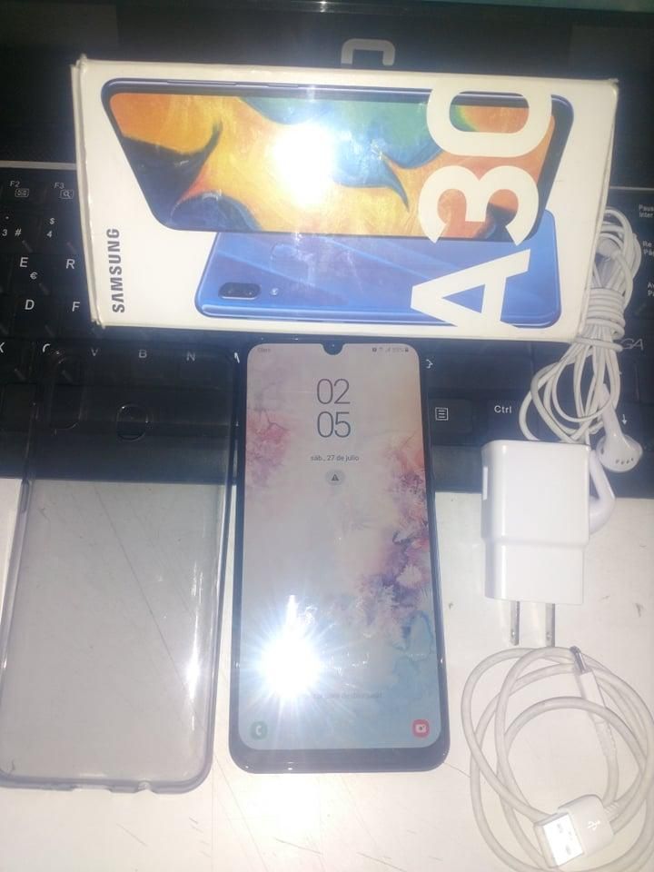 Samsung Galaxy A30 Azul, Versión de 3GB de RAM y 32GB