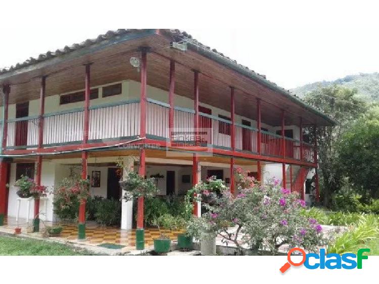 Se vende Finca Chalet Puerto Alejandria Quimbaya