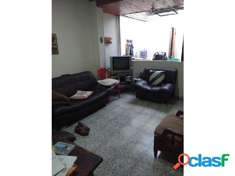 VENTA VENDO CASA DE PRIMER PISO CON AIRE