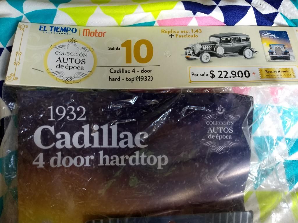 Colección Aitos de Epoca, Cadillac 4door