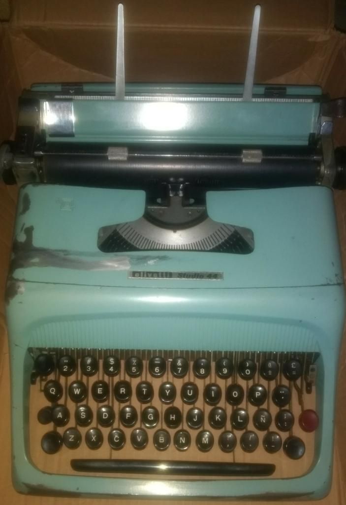 Maquina de Escribir Olivetti Studio 44