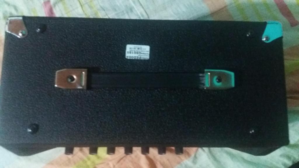 Se vende amplificador para guitarra Informes al 