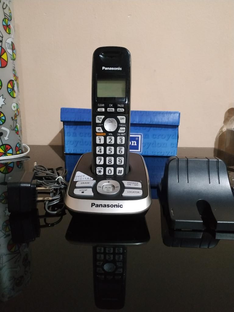 Teléfono Panasonic inalambrico KX-TGLA