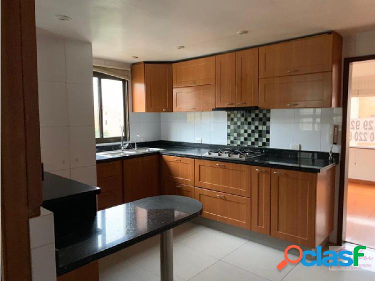 SE VENDE APARTAMENTO EN MULTICENTRO