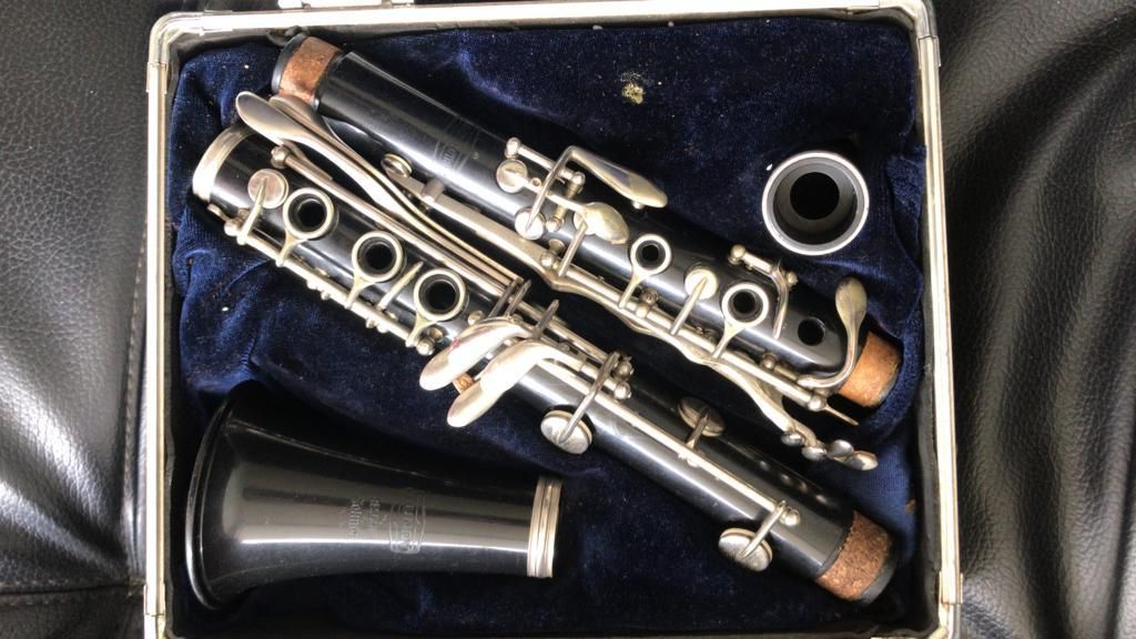 Clarinete Bundy Selmer - - Saxofon Tenor New Orleans.