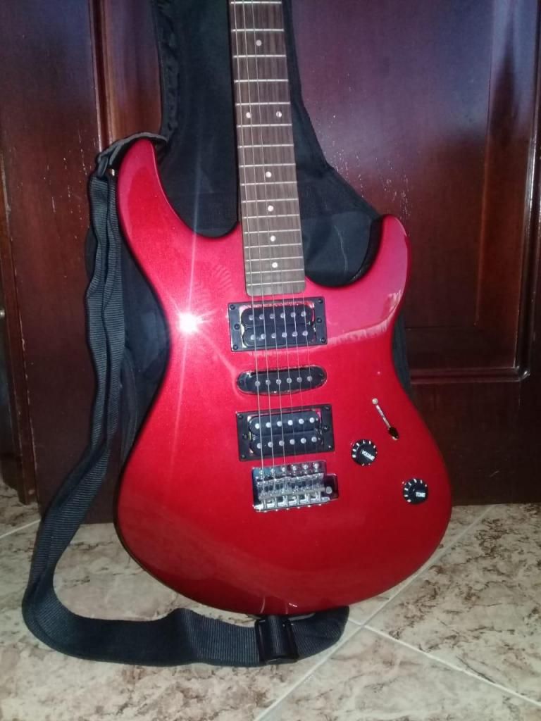 Guitarra Eléctrica Yamaha ERG 121c
