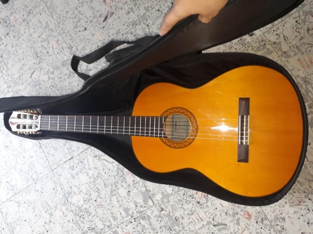 Guitarra Electroacústica Yamaha C70