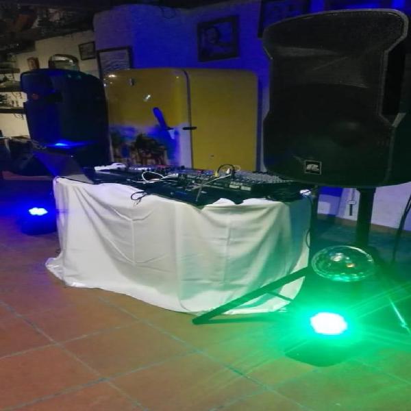 MINITECAS, ALQUILER DE LUCES, SONIDO DE ALTA POTENCIA dentro