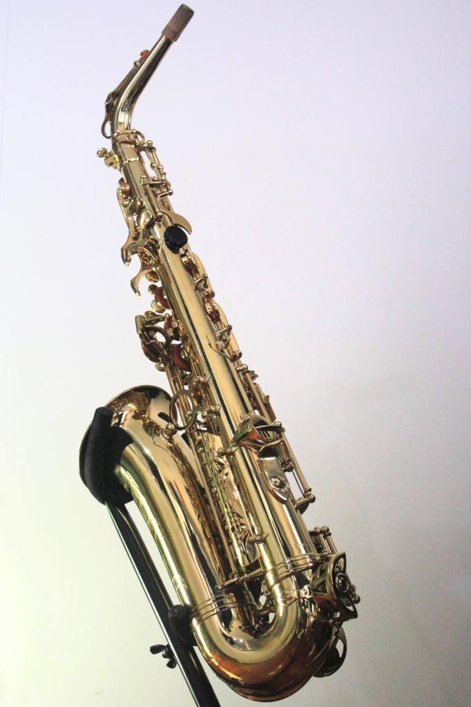 Saxofón Alto, Excelente estado con estuche original, correa