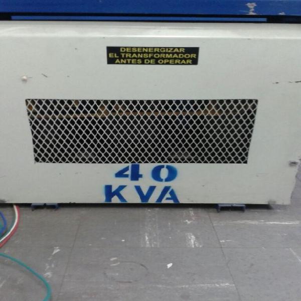 Transformador trifasico 40 KVA, V entrada 260V, Salidas