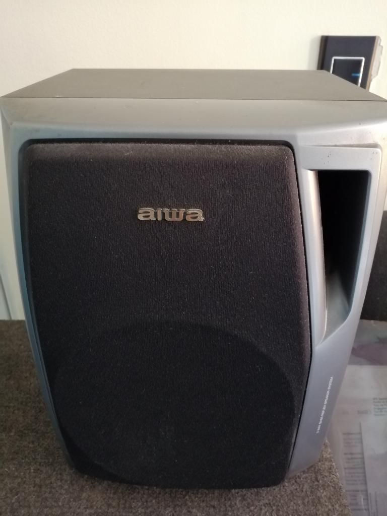 Vendo Par de Bafles Aiwa en Buen Estado