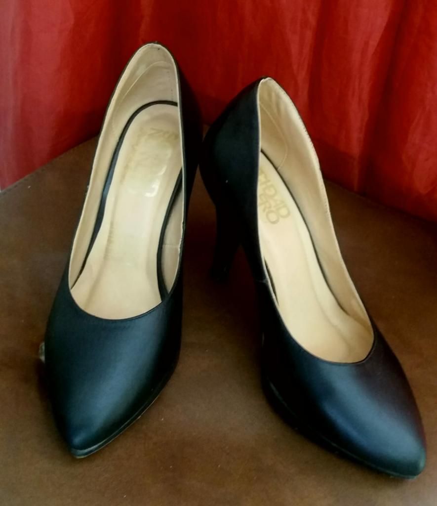 Se Venden Zapatos con Tacón Color Negro