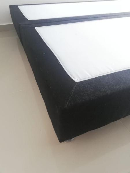 Base cama negras son dos cada una de 80 cms