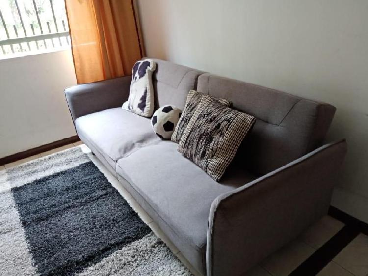 Hermoso Sofá cama grande en perfecto estado color gris