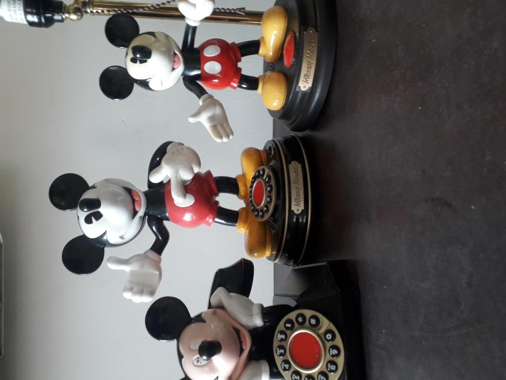 Hermosa coleccin de telefonos de mickey mouse origininales