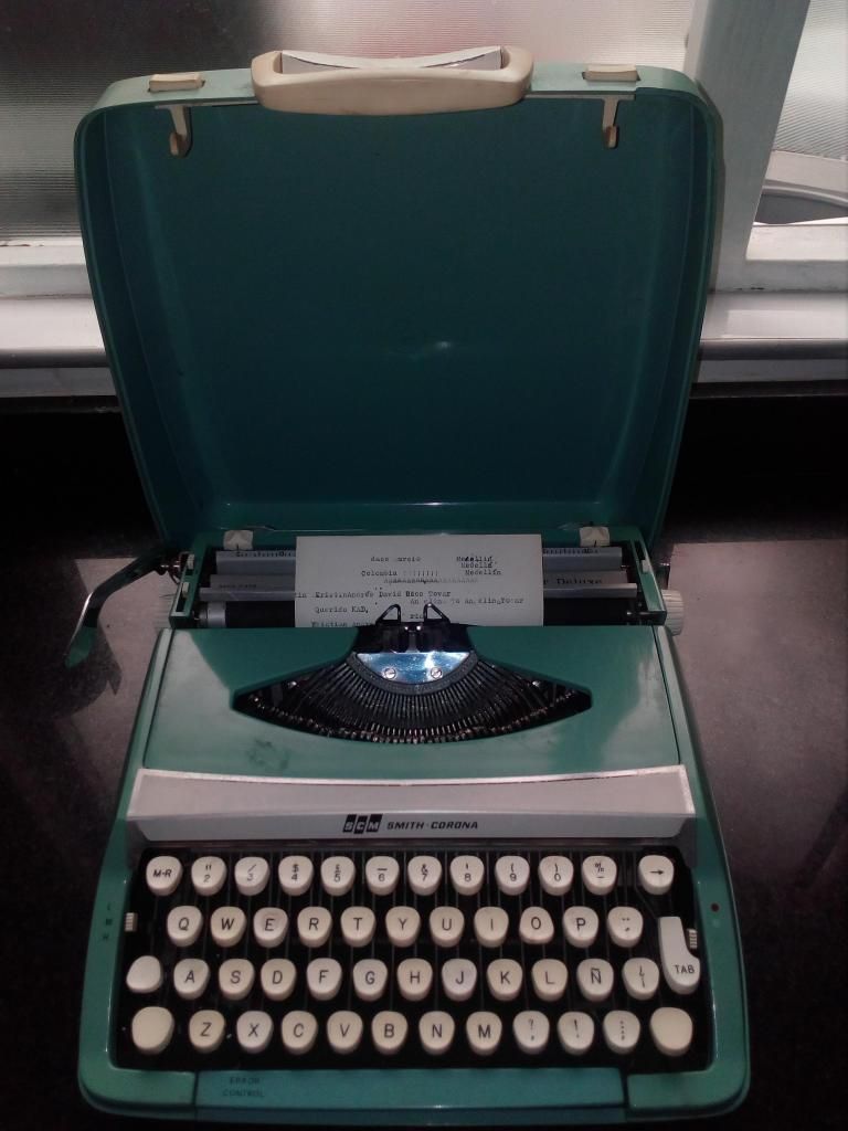 Se vende Máquina de escribir SCN SMITH CORONA...motivo
