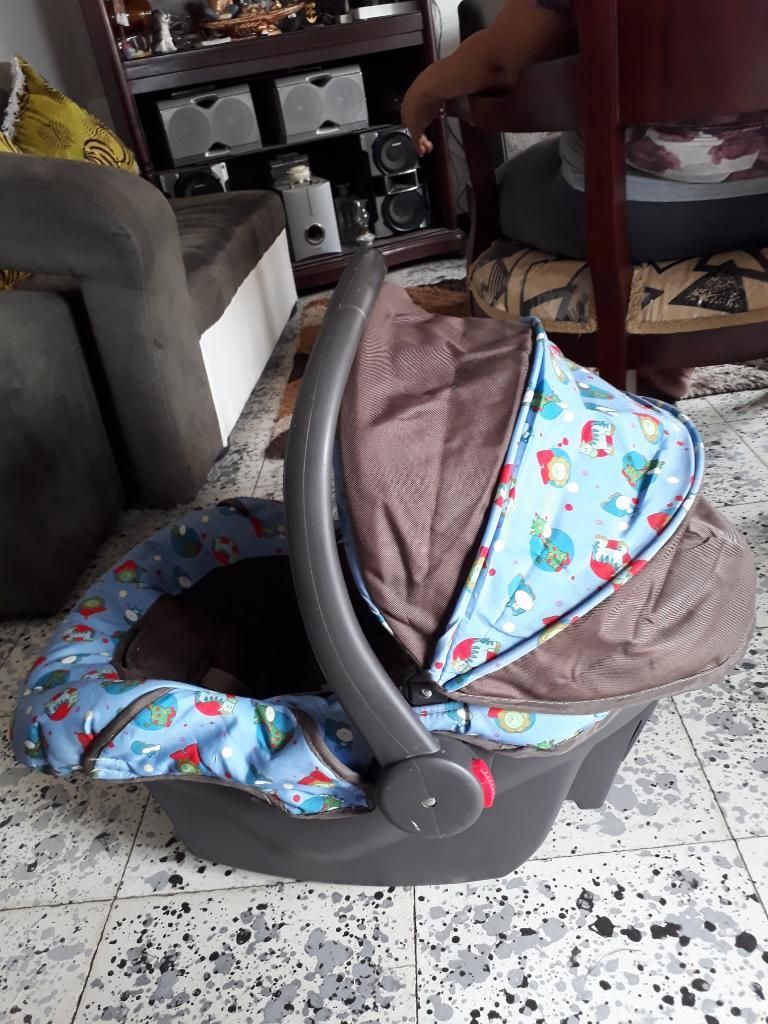 Silla para Carro Bebé en Buen Estado