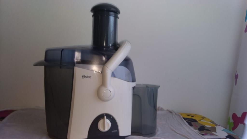 Extractor de Jugos Oster