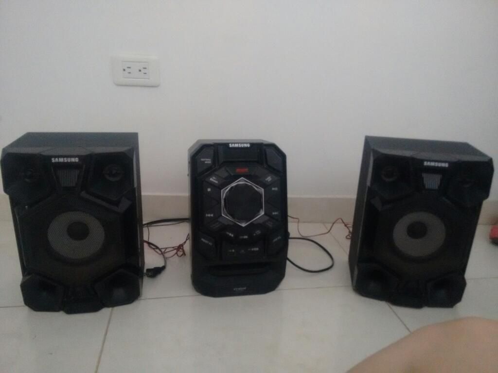 Se Vende Minicomponente Mx-j630 Samsung