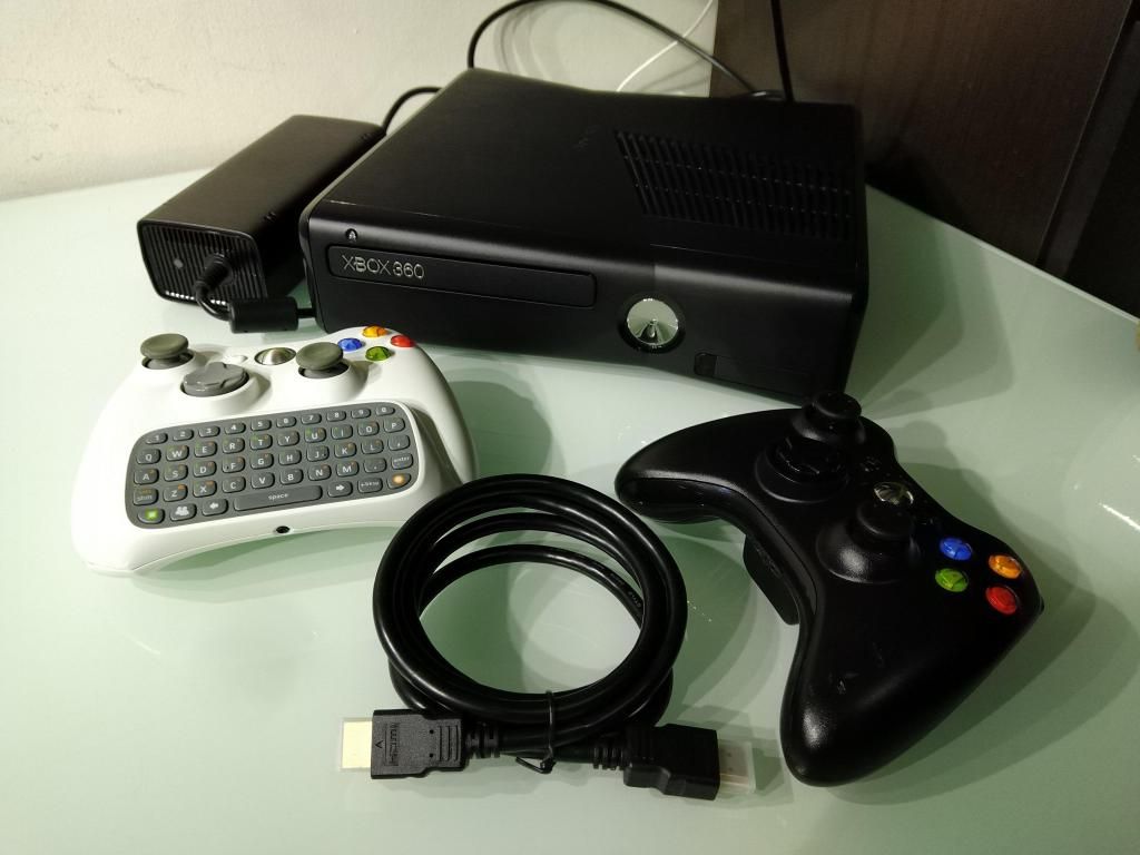 Consola Xbox 360 Slim 2 Controles 1 Chatpad