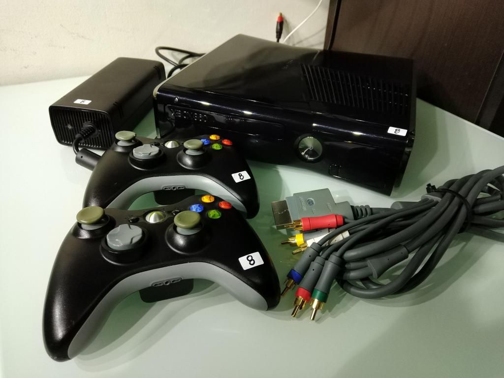 Consola Xbox 360 Slim 250gb 2 Controles
