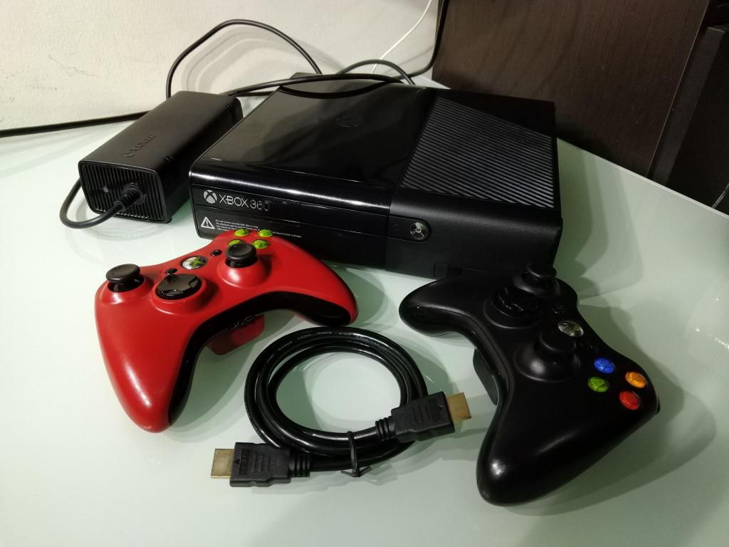 Consola Xbox 360 Ultra Slim 250gb En Caja 2 Controles