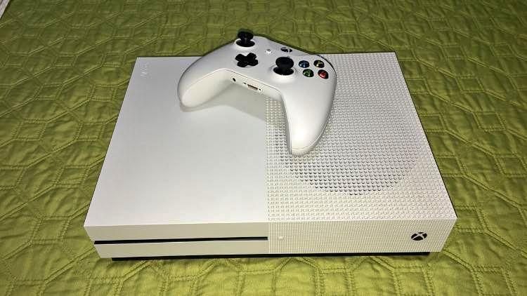 XBOX ONE S 500GB