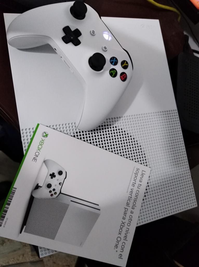 Xbox One S 1tb 4k Pes  Nuevo  Excelente estado