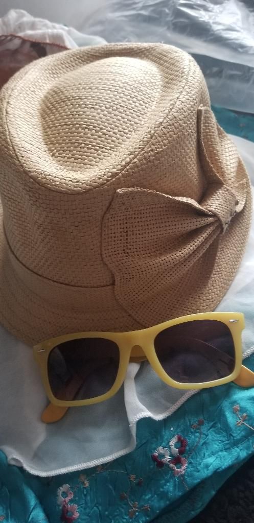 Sombrero Y Lentes de Sol