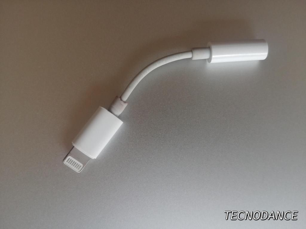 Adaptador para audífonos Apple conector Lightning a 3.5