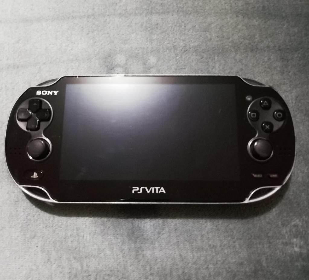 Se Vende Ps Vita Fat con 3 Juegos Inclui